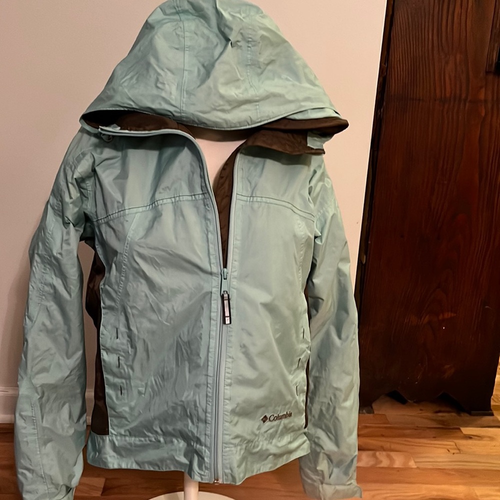 NWOT - Medium women’s Columbia -rain/windbreaker- perfect condition!